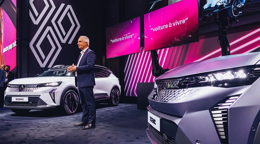 Renault officials presented the new model and promised that the new generation would "respect the magnificent history" of the Scenic.