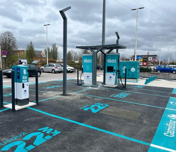 Carrefour charging station EVs france