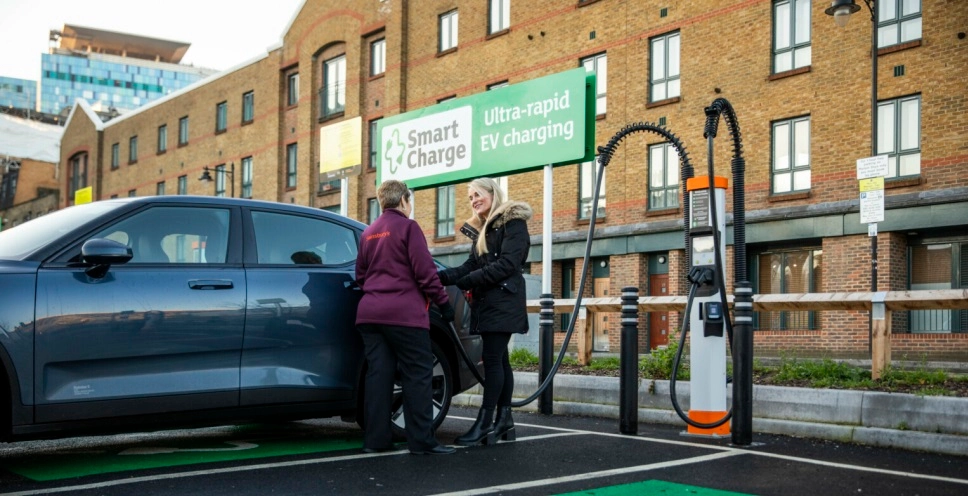 Sainsbury’s Unveils Smart Charge, a Groundbreaking EV Charging Solution to Alleviate Range Anxiety