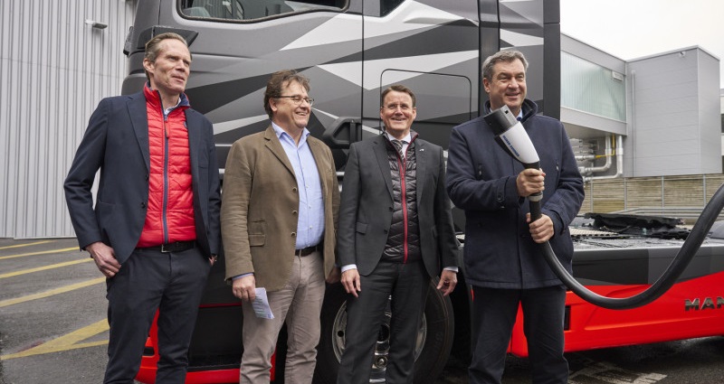 ABB E-mobility showcases its first MCS prototype in Germany with an eTruck from MAN