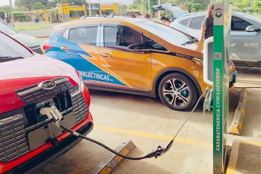 Electric Vehicles: There is a charger for every two fuel stations in Panama.