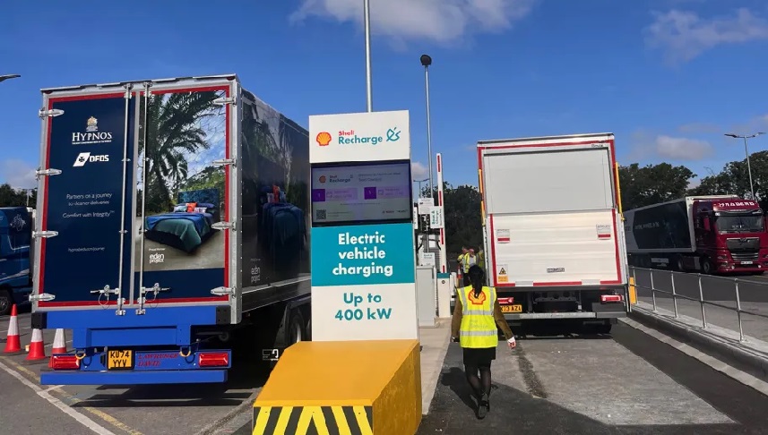 Shell opens its first charging station for electric trucks in UK