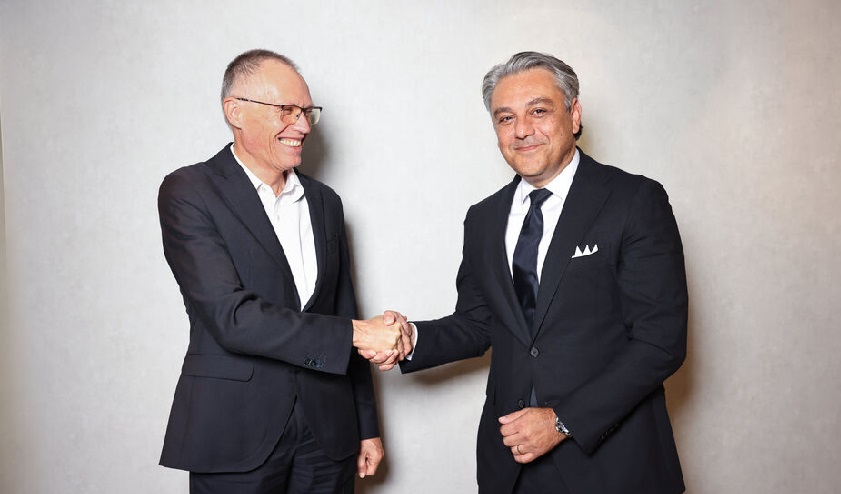 Carlos Tavares CEO of Stellantis, and Luca De Meo, CEO of Renault.