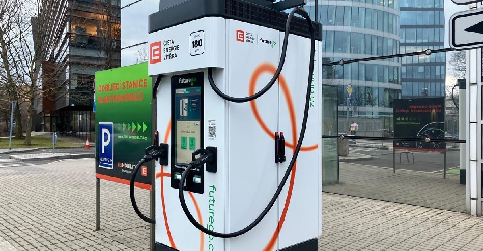 ČEZ first public ultra-fast charging station with integrated storage