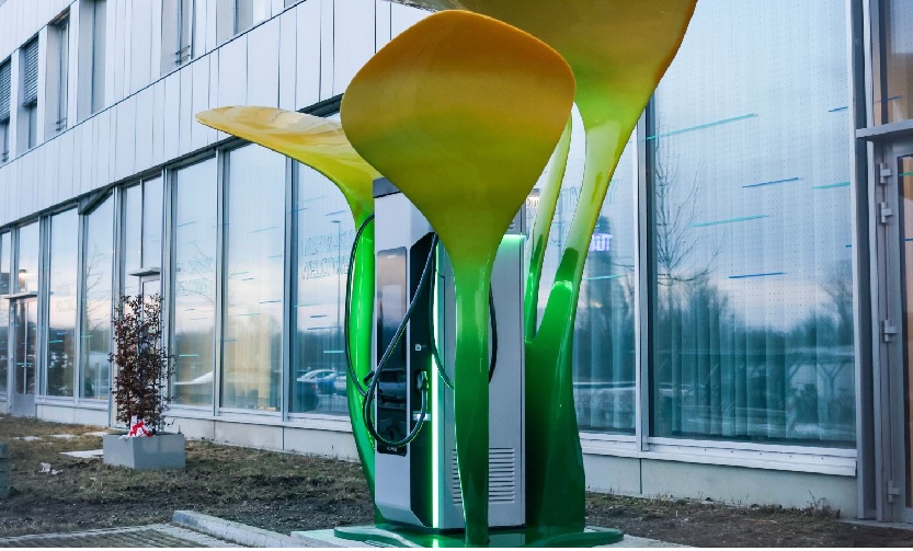 Siemens installs its first AI-designed sculptural EV charger