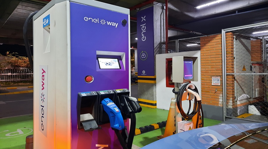 Colombia Regulates Charging Stations but Leaves a Gap on Electric Vehicle Connectors