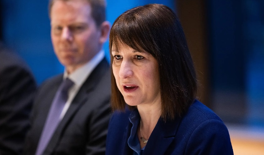 Rachel Reeves Silent on VAT Cuts for EV Charging Points