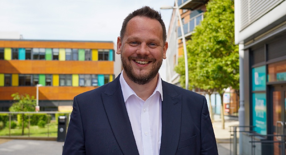 UK Local Transport Minister, Simon Lightwood bus