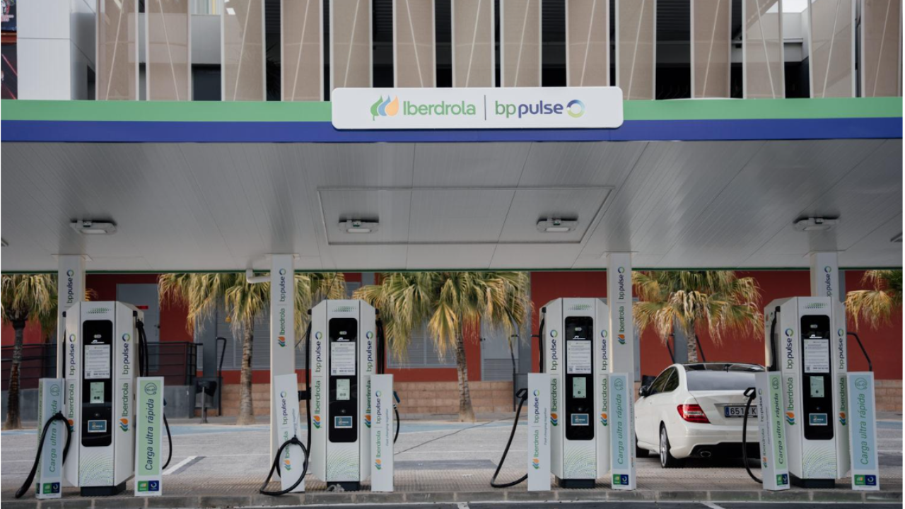 Ultimátum: Gobierno da 80 días a eléctricas para conectar nuevos puntos de recarga