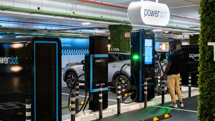 UTA Edenred partners with Powerdot: adds 8,000 charging points across Europe