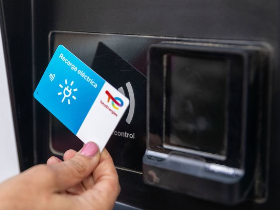 Llega ‘Charge+’ de TotalEnergies con acceso a 16.000 puntos de recarga en España