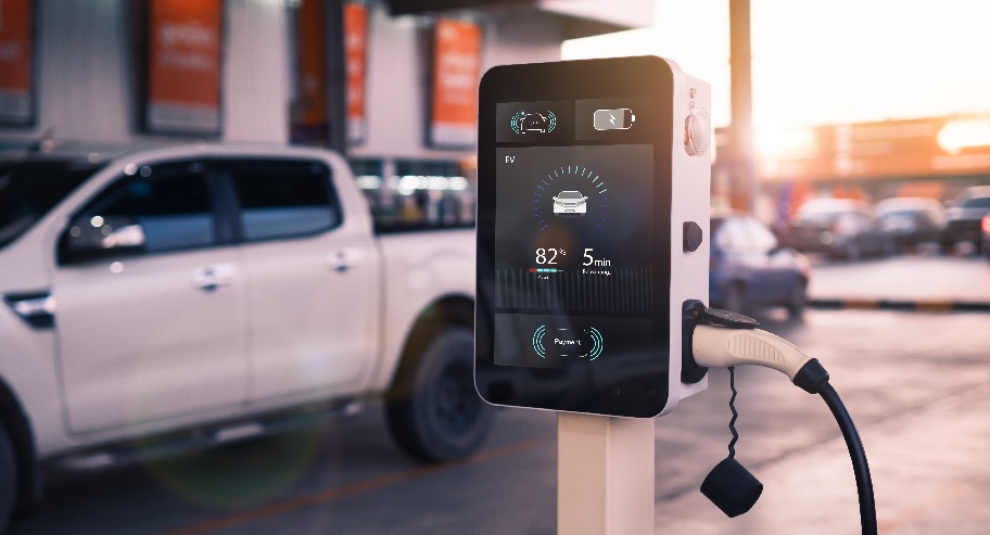 Chargers with displays: From “feature” to requirement for manufacturers and CPOs
